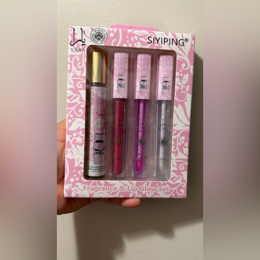 Yara 3Lip Gloss Set + 1 fragrance - Pink, Purple, Clear